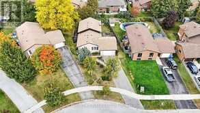 36 DUTCH SETTLERS COURT | East Gwillimbury Ontario | Slide Image Three