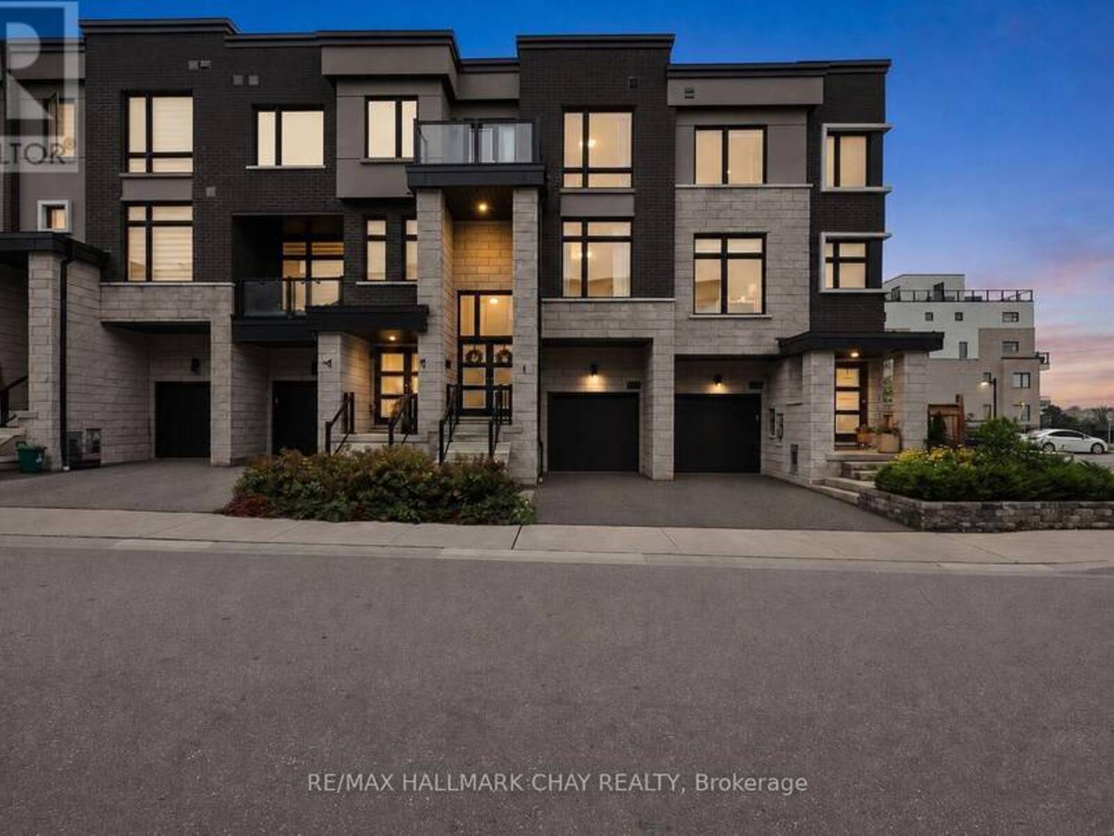 2526 CASTLEGATE CROSSING, Pickering, Ontario L1X 0H6