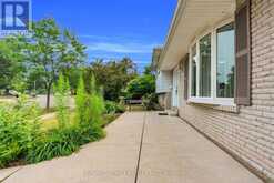 2673 THORN LODGE DRIVE | Mississauga Ontario | Slide Image Eight