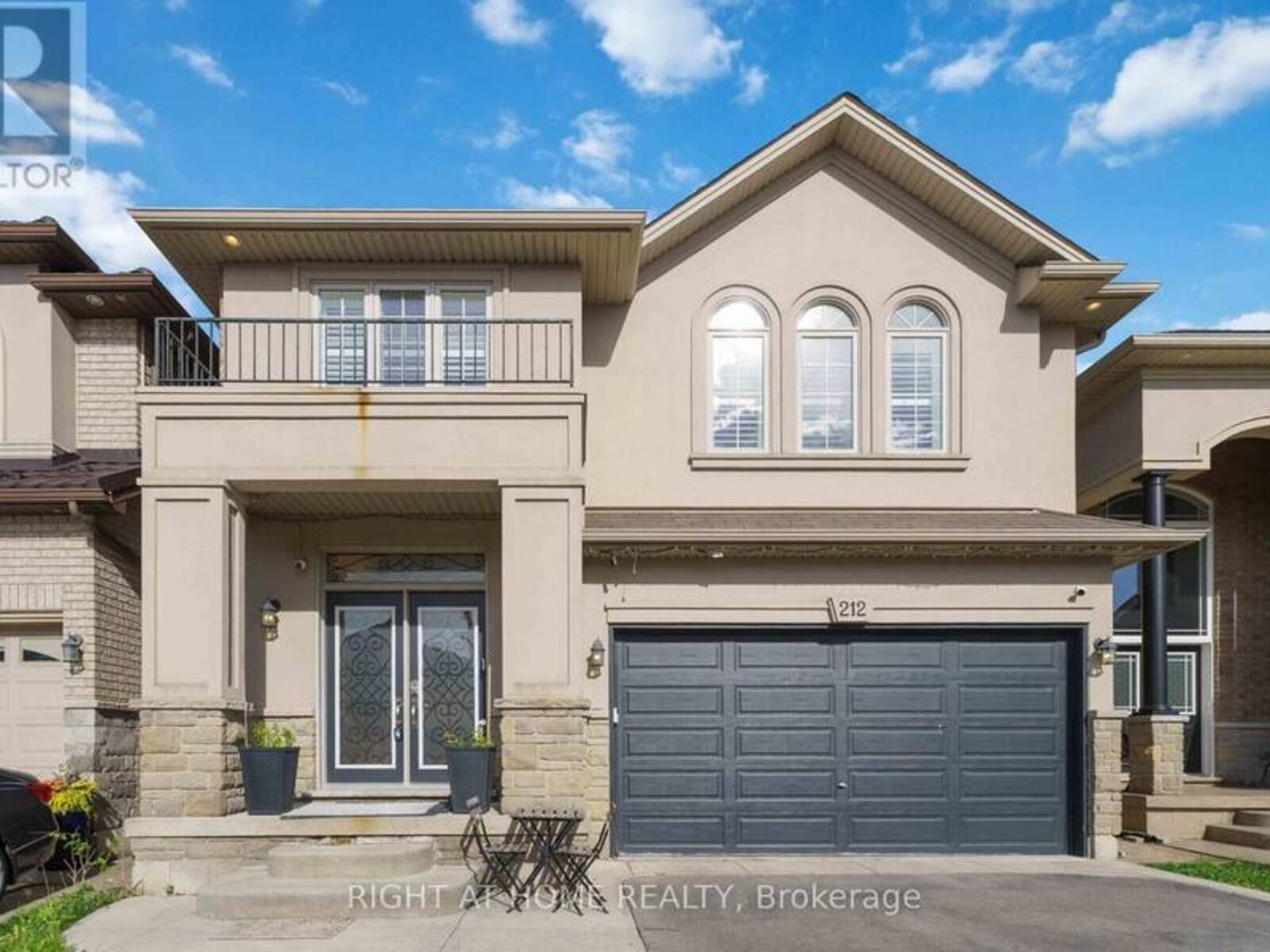 212 CHARTWELL CIRCLE, Hamilton, Ontario L9A 0B6