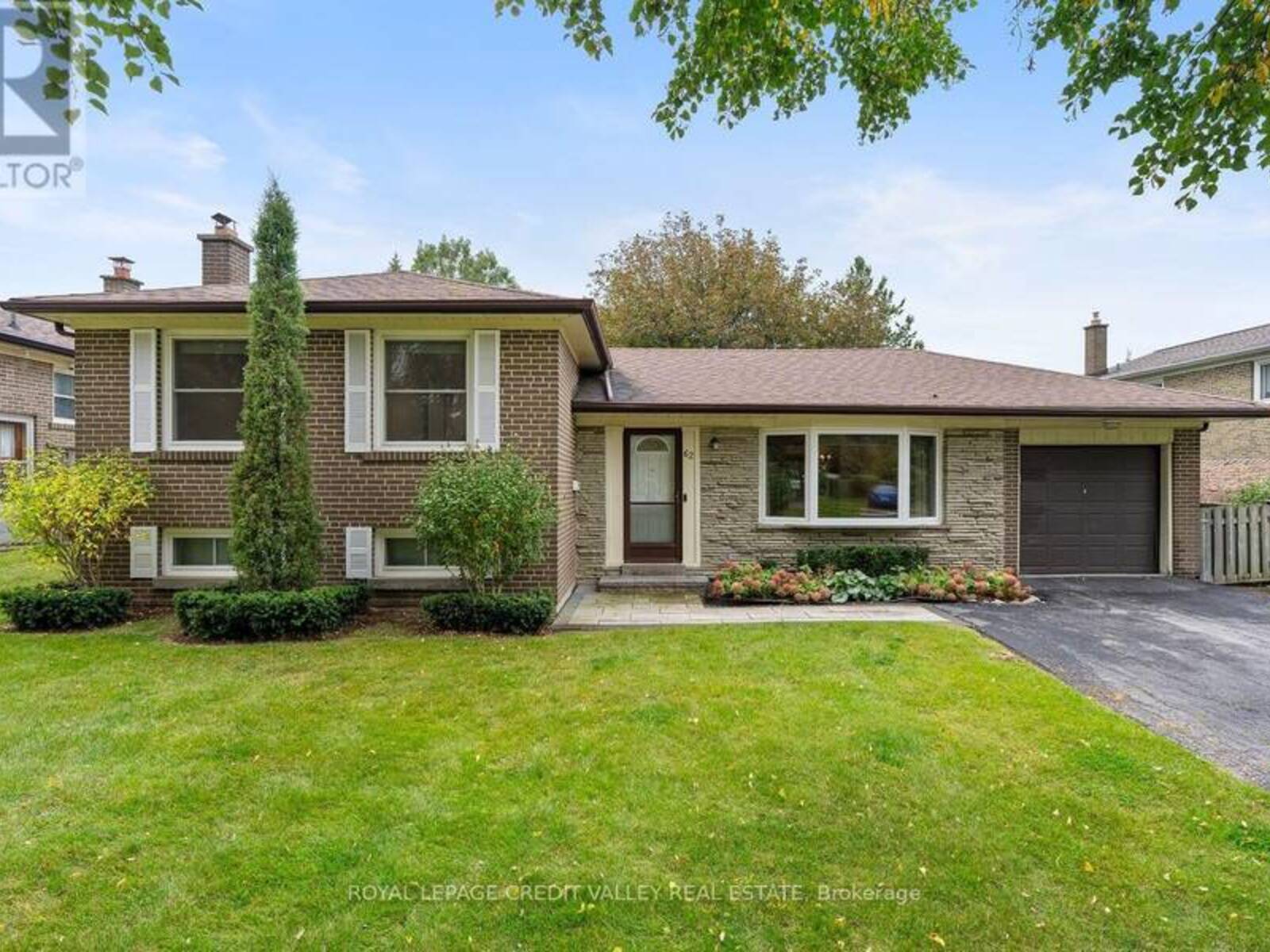 62 SUMMERSIDE CRESCENT, Toronto, Ontario M2H 1X1