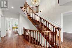 10 DRIFTWOOD COURT | Richmond Hill Ontario | Slide Image Four