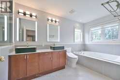 11 CANDLELIGHT DRIVE | Richmond Hill Ontario | Slide Image Twelve