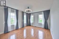 11 CANDLELIGHT DRIVE | Richmond Hill Ontario | Slide Image Sixteen