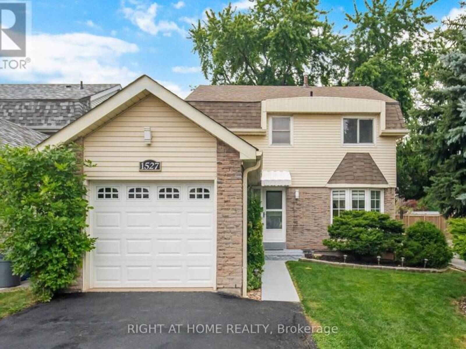 1527 FORESTDALE COURT, Oakville, Ontario L6H 3A1