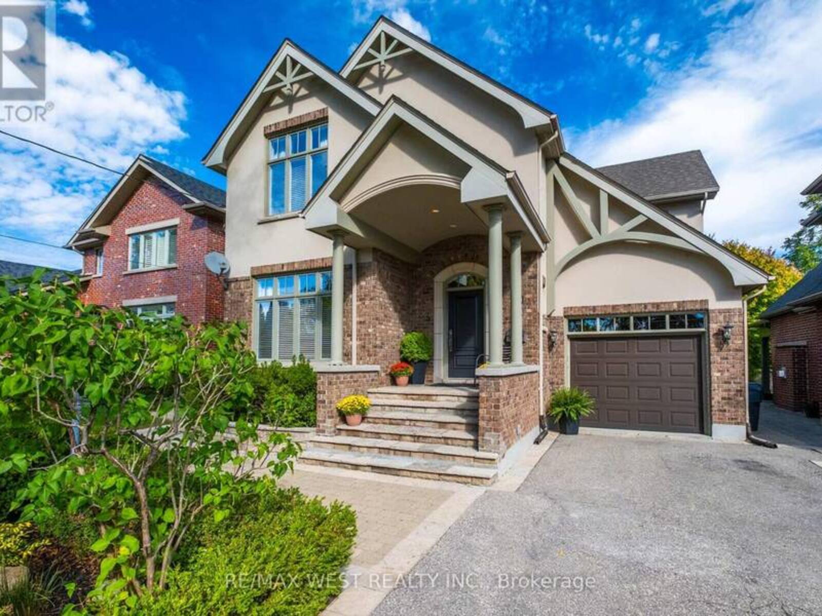 11 TREMONT ROAD, Toronto, Ontario M9B 3X3
