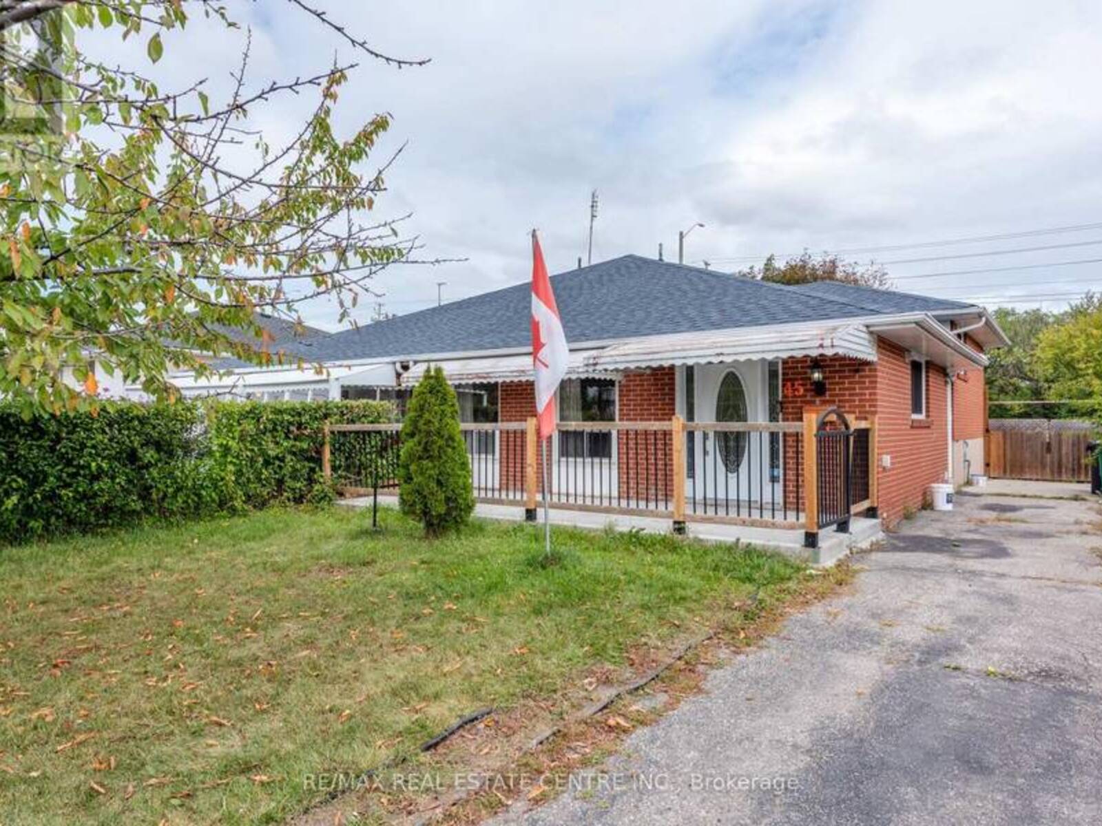 45 AUTUMN BOULEVARD, Brampton, Ontario L6T 2W1