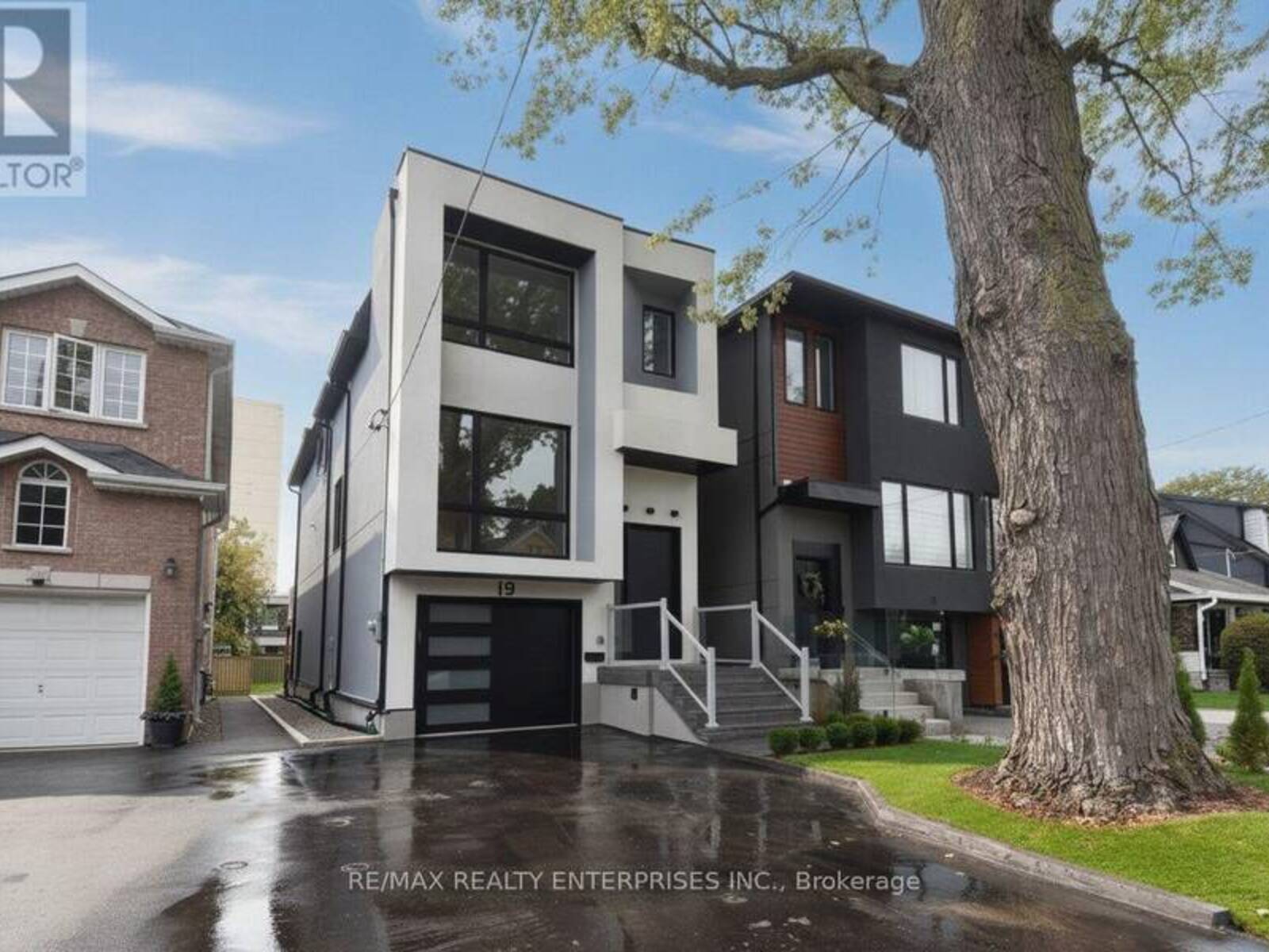 19 SIMPSON AVENUE, Toronto, Ontario M8Z 1C9