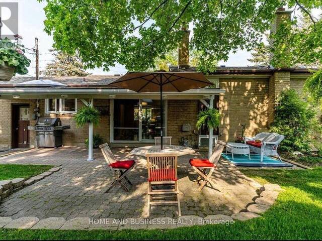 3668 THE CREDIT WOODLANDS ROAD Mississauga Ontario, L5C 2K9 - 4 Bedrooms Home For Sale
