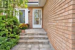14 CRAWFORD ROSE DRIVE | Aurora Ontario | Slide Image Four