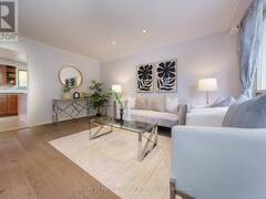 172 HOLLYBERRY TRAIL Toronto Ontario, M2H 2P4