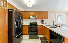 3252 LABURNUM CRESCENT | Mississauga Ontario | Slide Image Sixteen