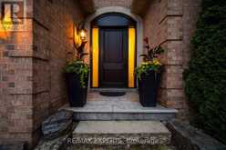 904 DAMASCUS COURT | Newmarket Ontario | Slide Image One