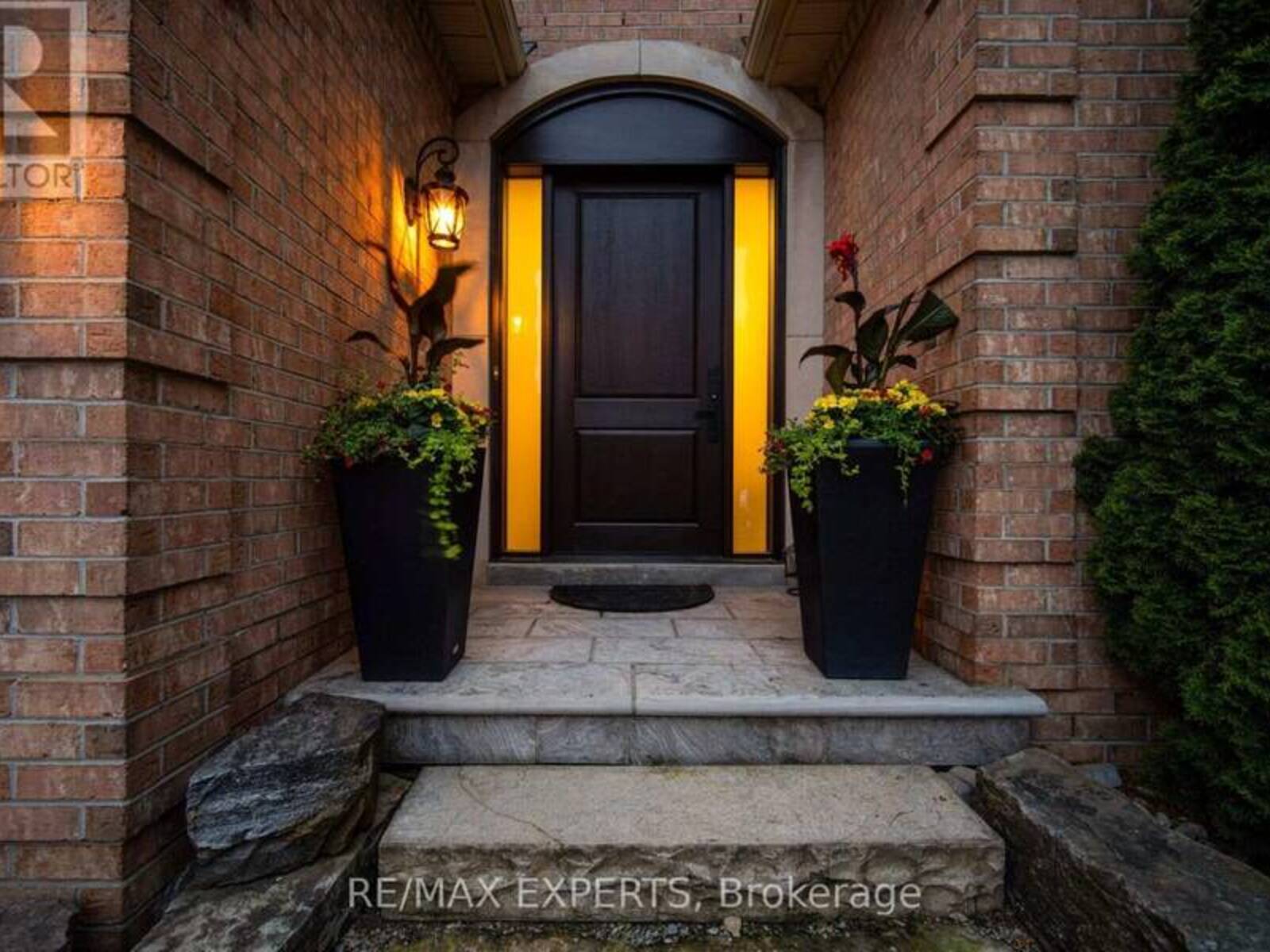 904 DAMASCUS COURT, Newmarket, Ontario L3X 1L1