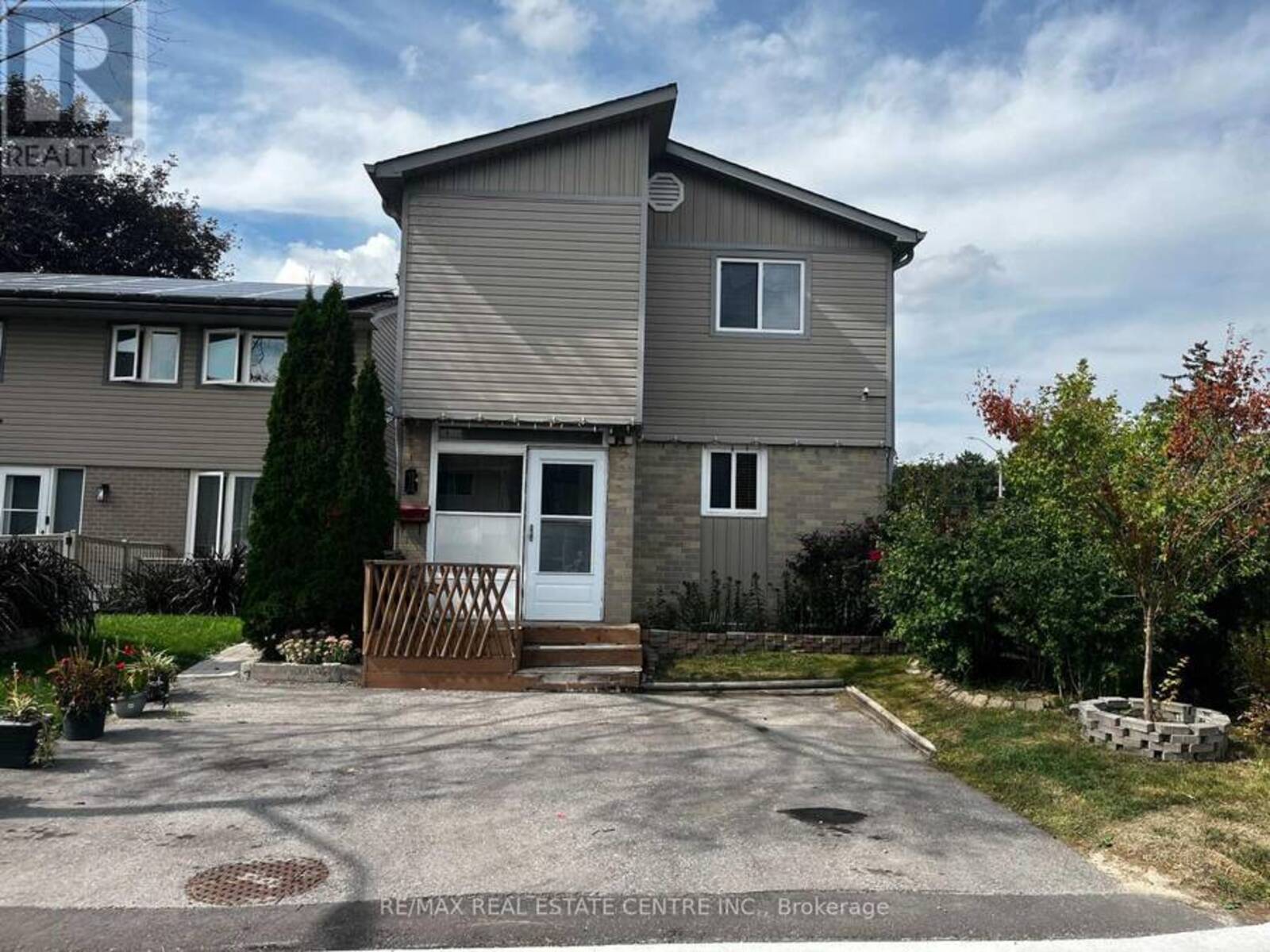 1 HAWKINS COURT, Brampton, Ontario L6S 2N7