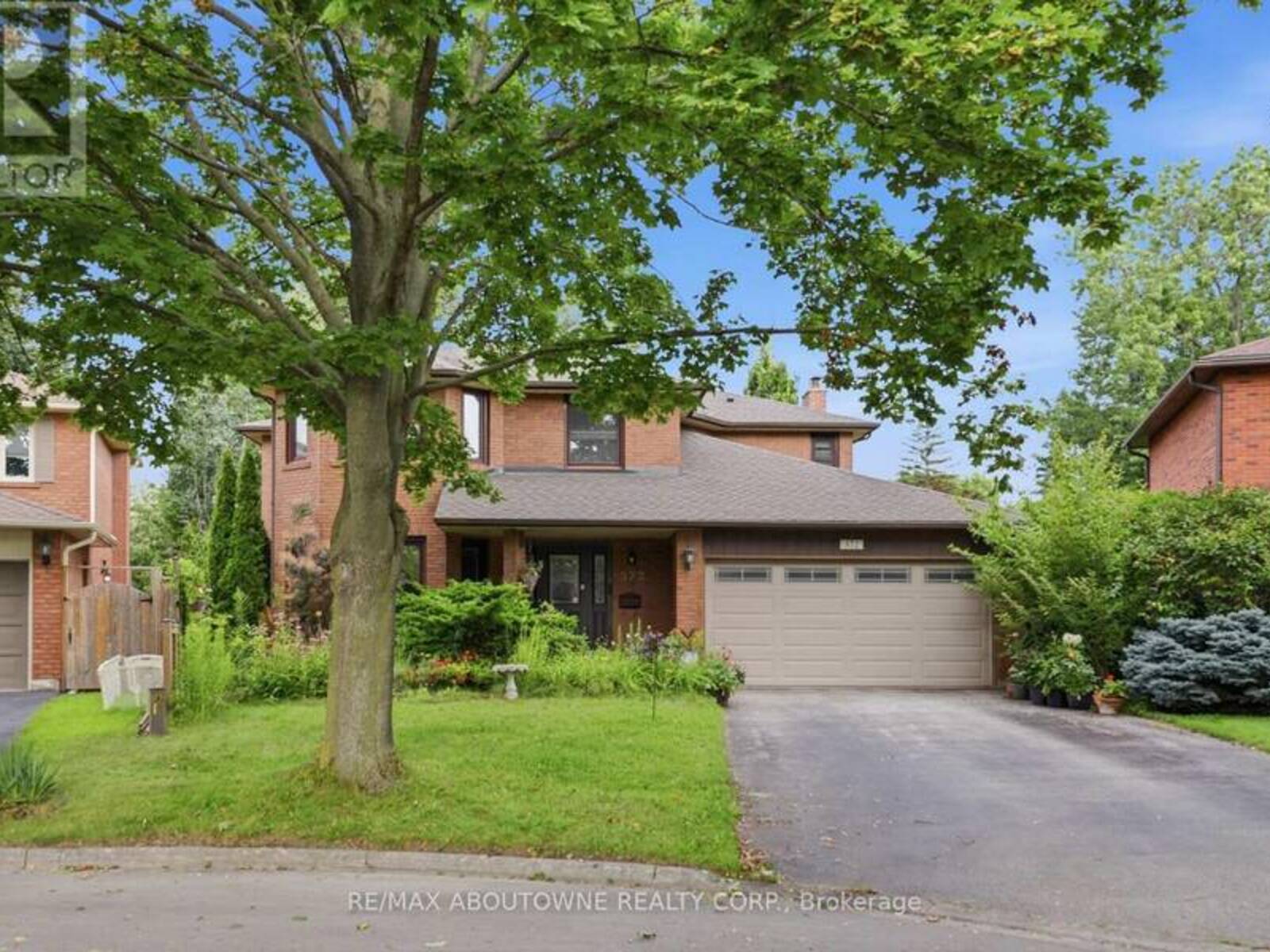 572 HARMONY AVENUE, Burlington, Ontario L7N 3S8