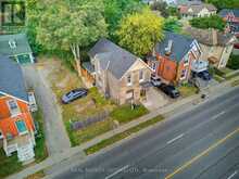 118 CLARENCE STREET | Brantford Ontario | Slide Image Twenty-four