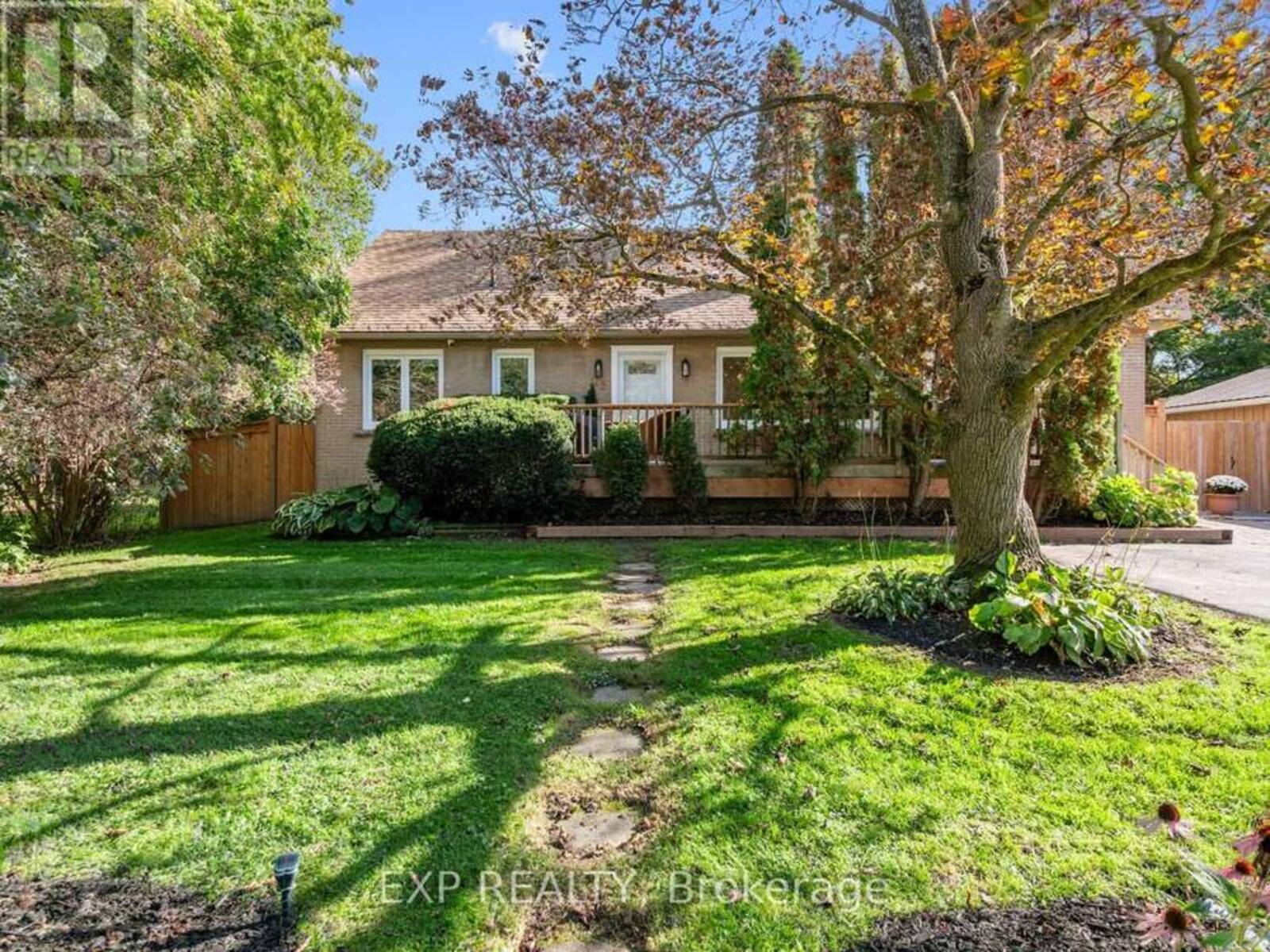 25 MORTON AVENUE, East Gwillimbury, Ontario L0G 1V0