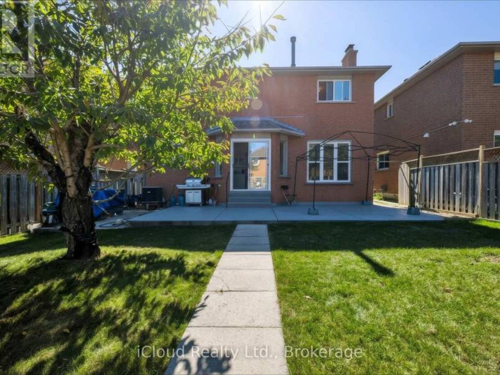 62 CASTLEHILL CRESCENT, Brampton, Ontario L6X 4E1