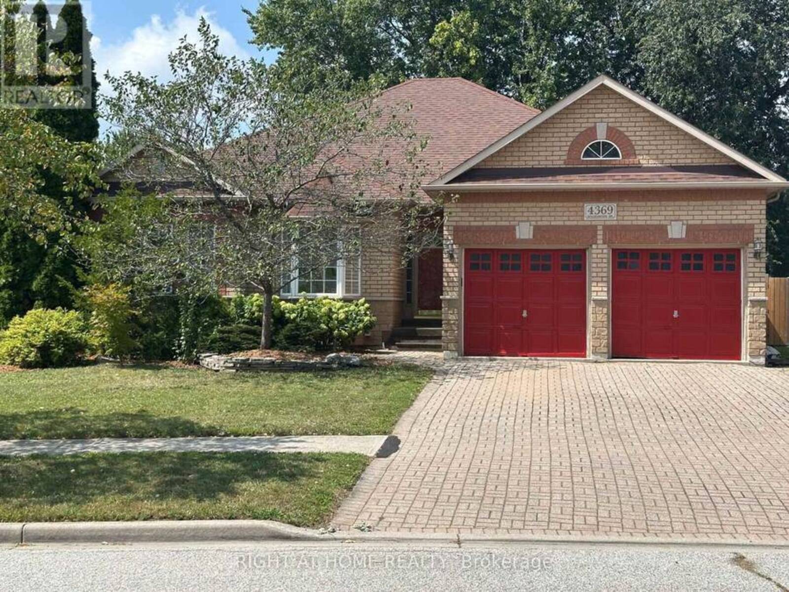 4369 GOLDENWOOD DRIVE, Windsor, Ontario N9G 2R4