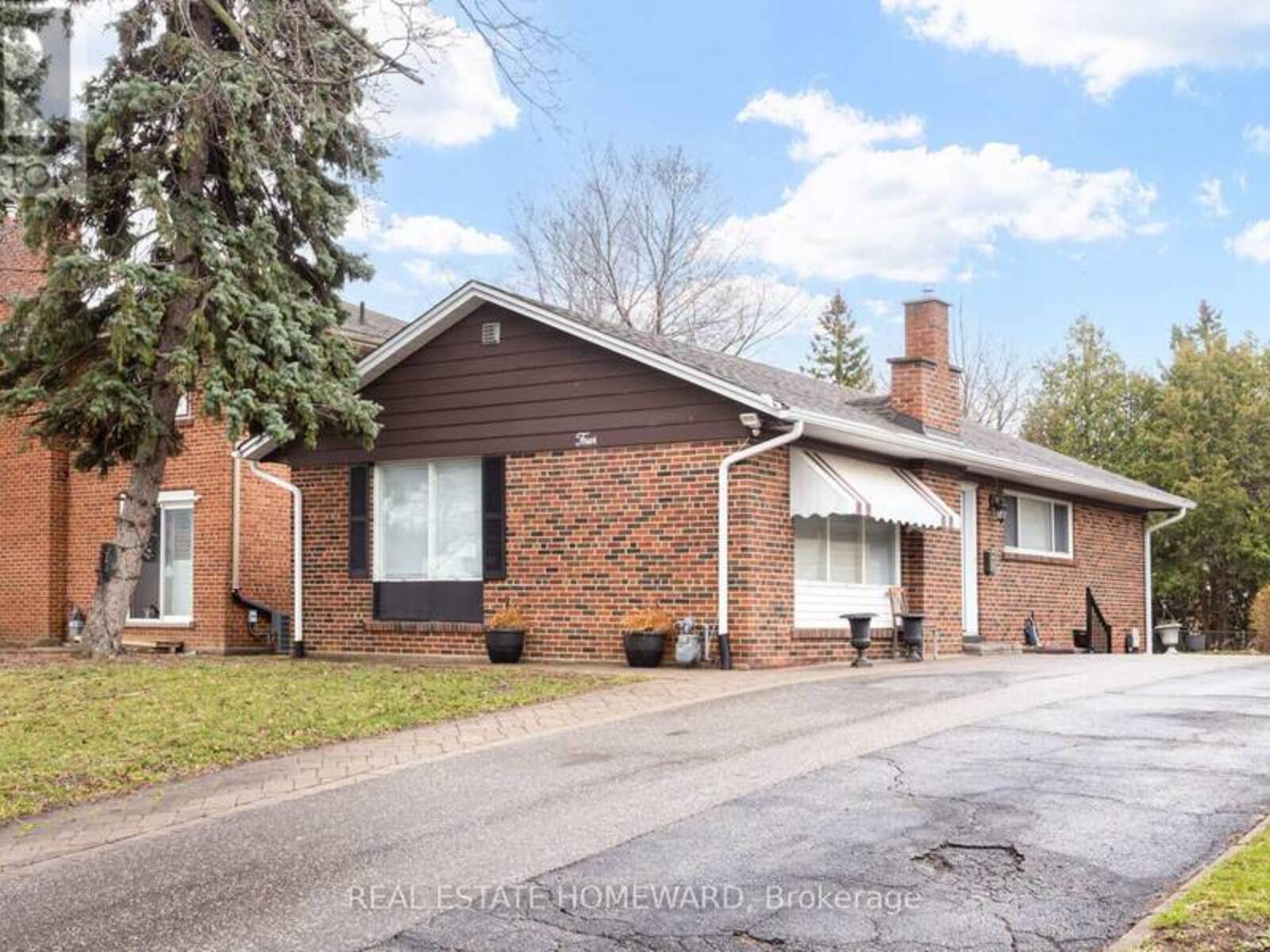 4 MOORECROFT CRESCENT, Toronto, Ontario M1K 3V1