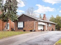 4 MOORECROFT CRESCENT Toronto Ontario, M1K 3V1