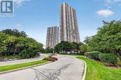 2204 - 7 CONCORDE PLACE | Toronto Ontario | Slide Image One