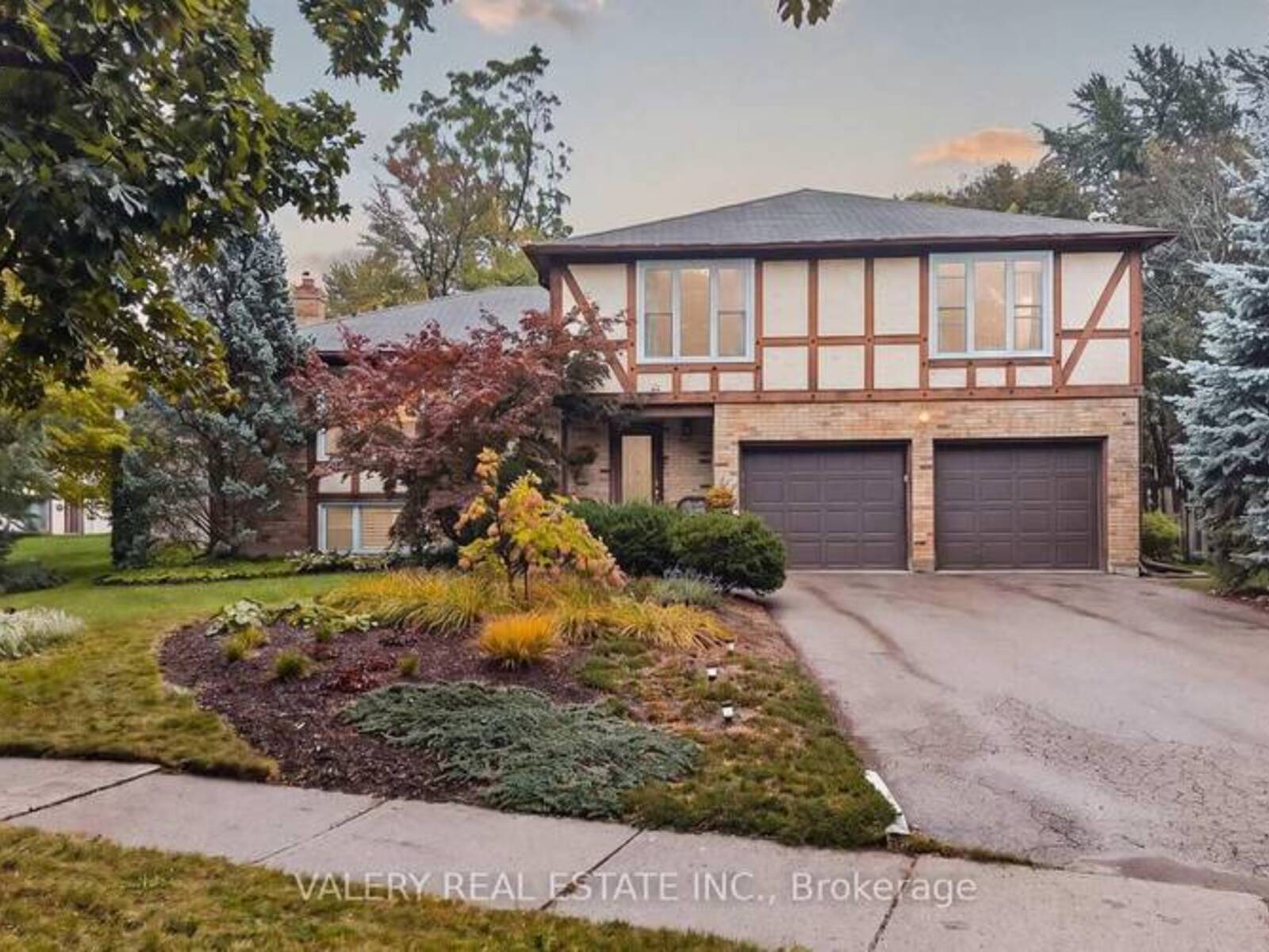 325 COLERIDGE DRIVE, Waterloo, Ontario N2L 2V5