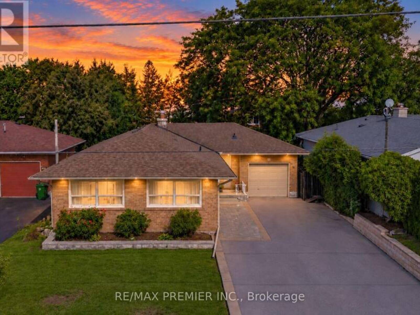 91 WIGMORE DRIVE, Toronto, Ontario M4A 2E9