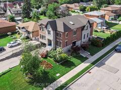 220 FALSTAFF AVENUE Toronto Ontario, M6L 2E9