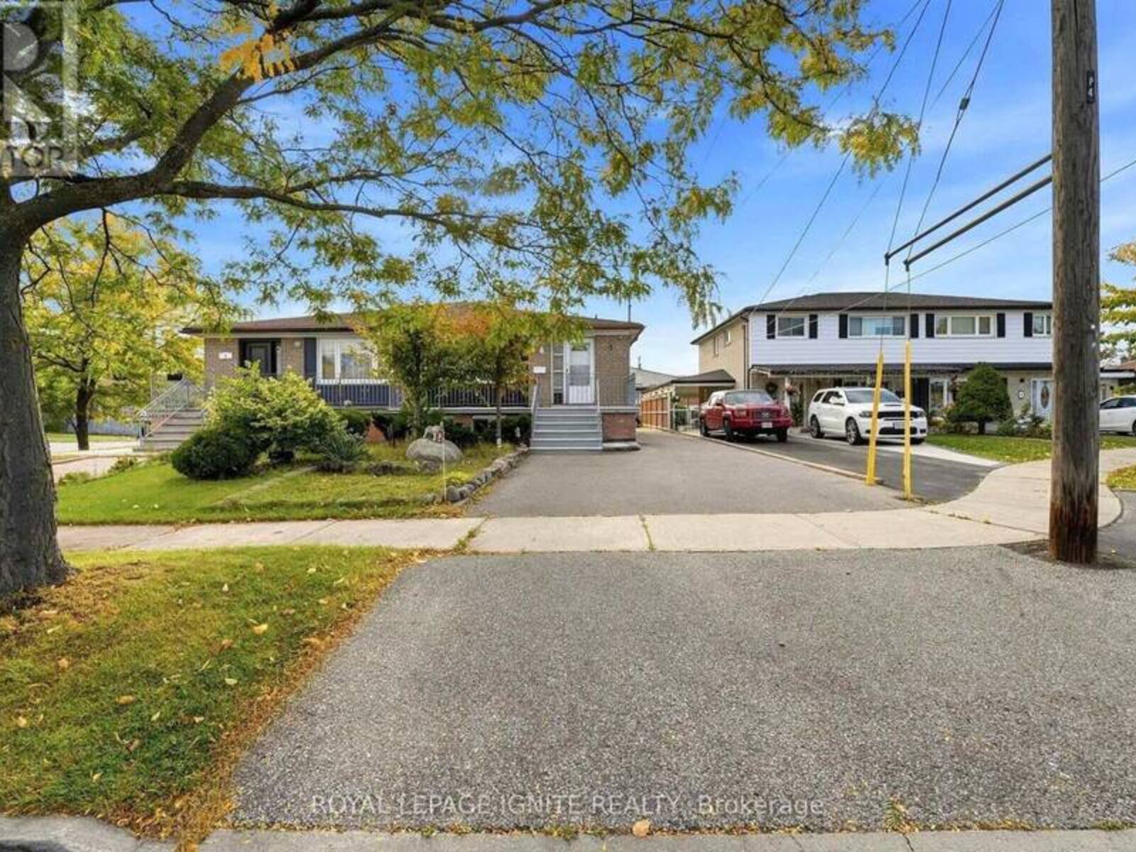4 BUTTERCUP COURT, Toronto, Ontario M9L 2M9
