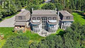 25 BOVAIR TRAIL | Aurora Ontario | Slide Image Two