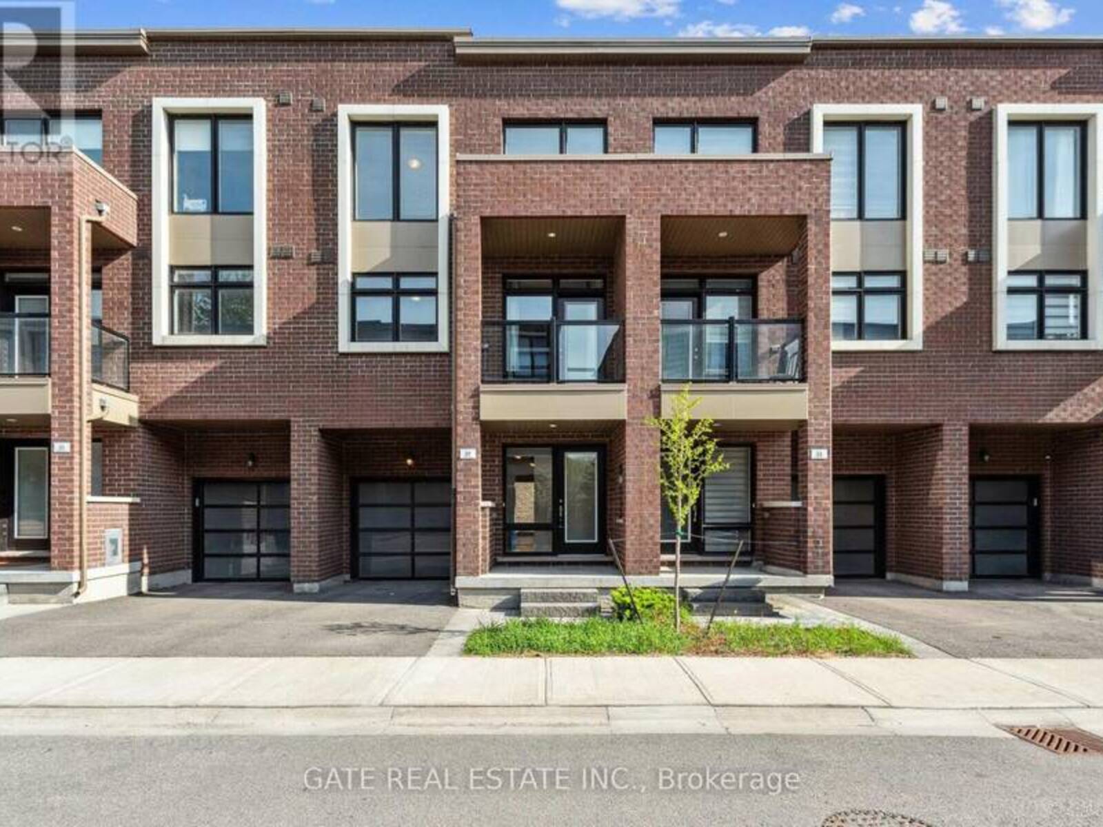 27 MONEYPENNY PLACE, Vaughan, Ontario L4J 0K9