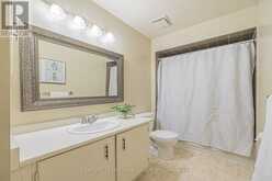 20 SIMMONS CRESCENT | Aurora Ontario | Slide Image Sixteen