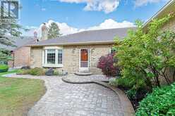 20 SIMMONS CRESCENT | Aurora Ontario | Slide Image Two