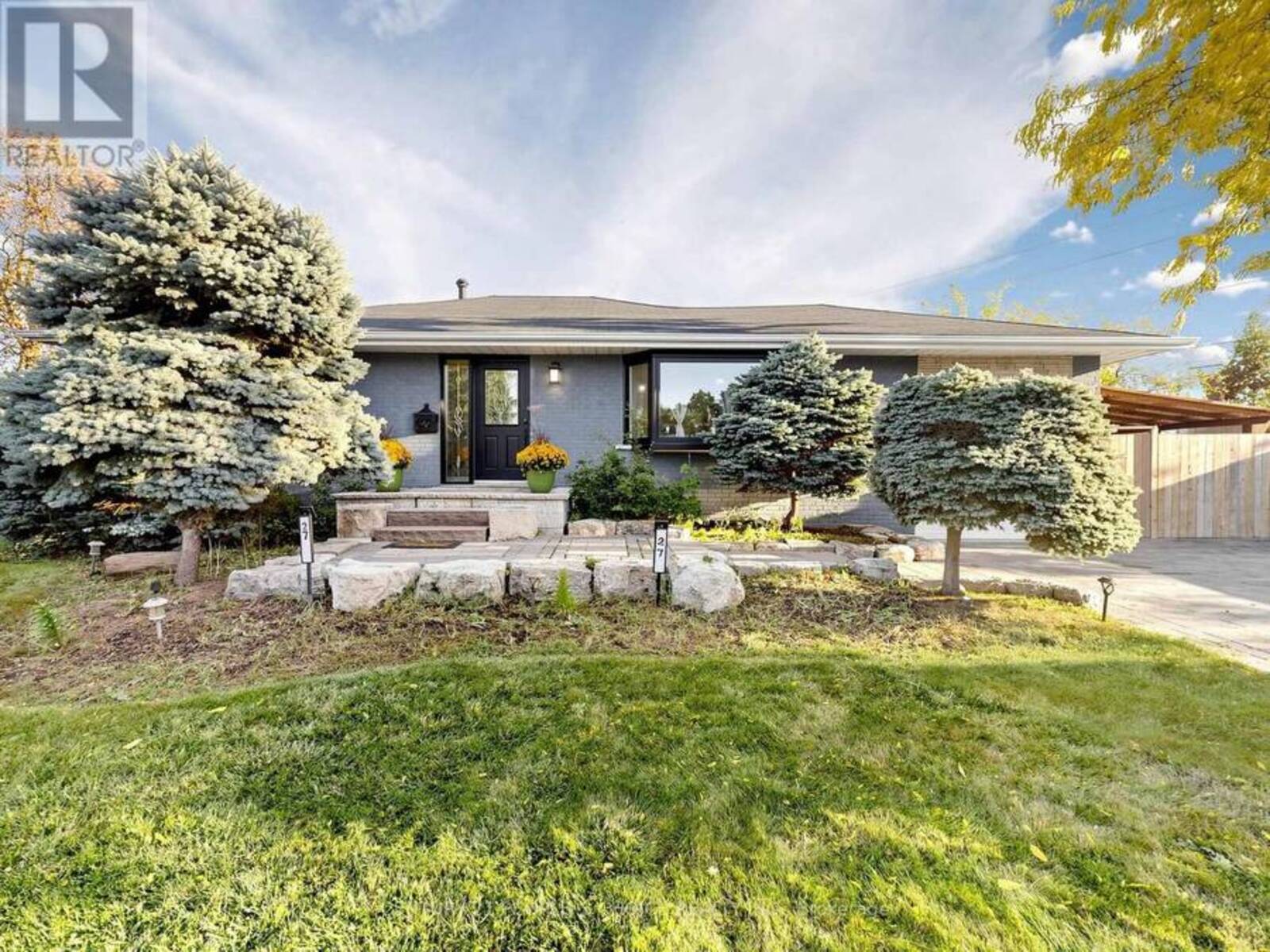 27 MATLOCK AVENUE, Mississauga, Ontario L5N 2P7