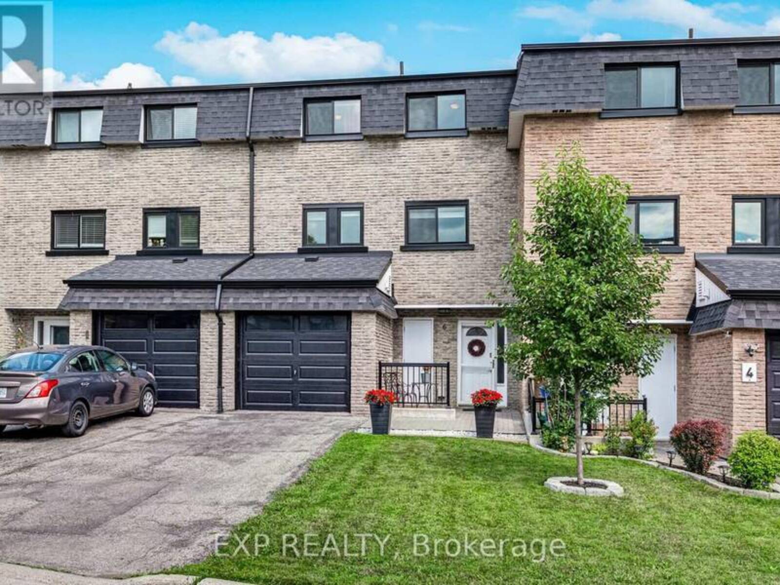 6 POPLAR CRESCENT, Aurora, Ontario L4G 3M4