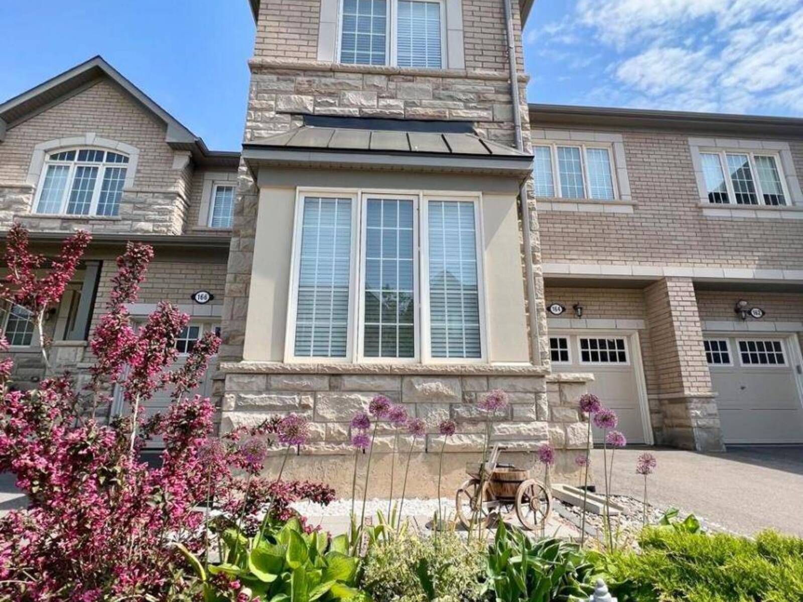 164 BEAVERIDGE AVENUE, Oakville, Ontario L6H 0M6