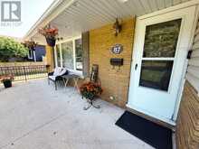 87 ROCHELLE DRIVE | St. Catharines Ontario | Slide Image Four