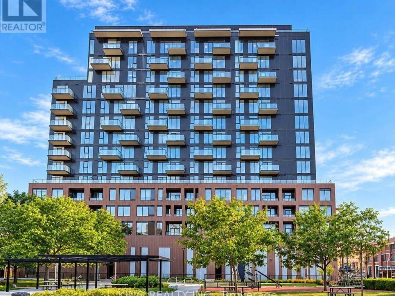 525 - 270 DUFFERIN STREET S, Toronto, Ontario M6K 1Z6