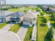 34 HAMPSHIRE PLACE | Hamilton Ontario | Slide Image Six