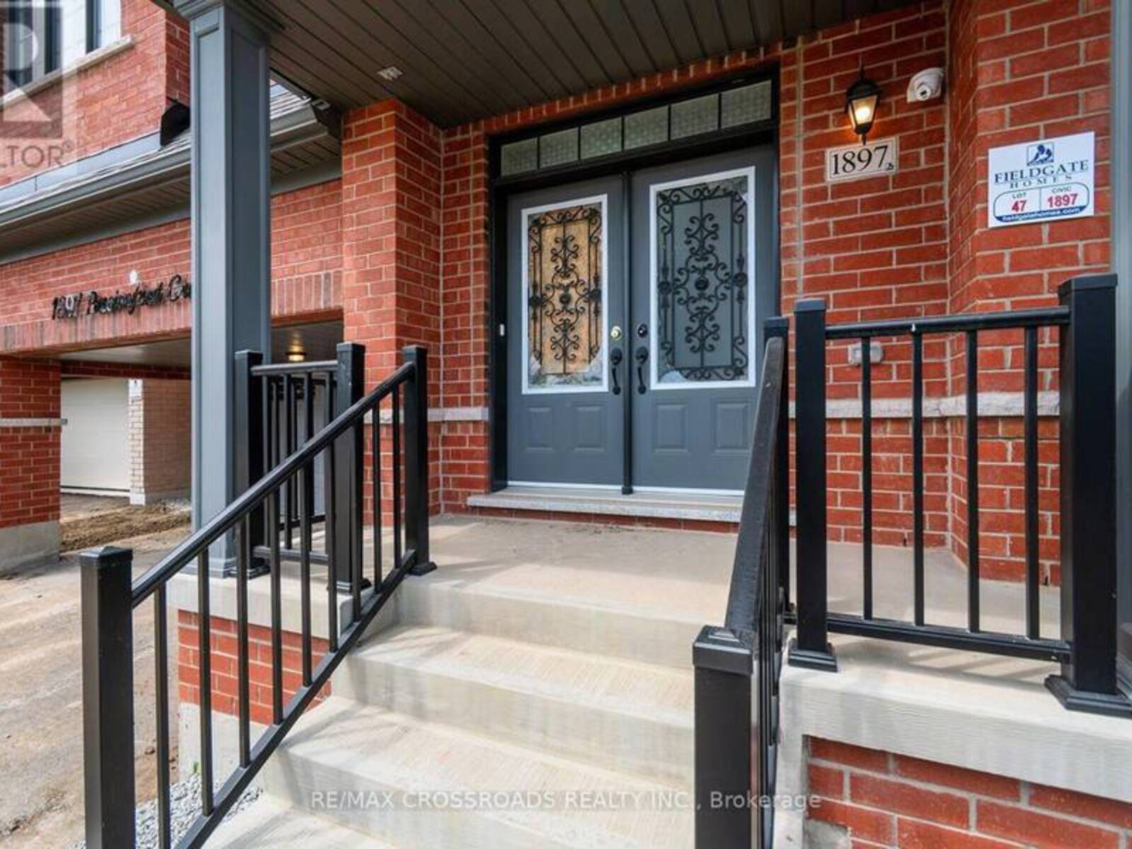 1897 PASSIONFRUIT GROVE, Pickering, Ontario L1Y 0B4