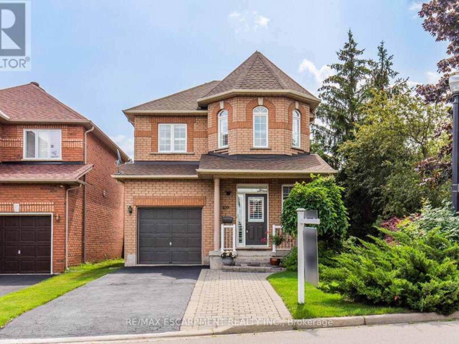 109 PEACHWOOD CRESCENT, Hamilton, Ontario L8E 5Z7