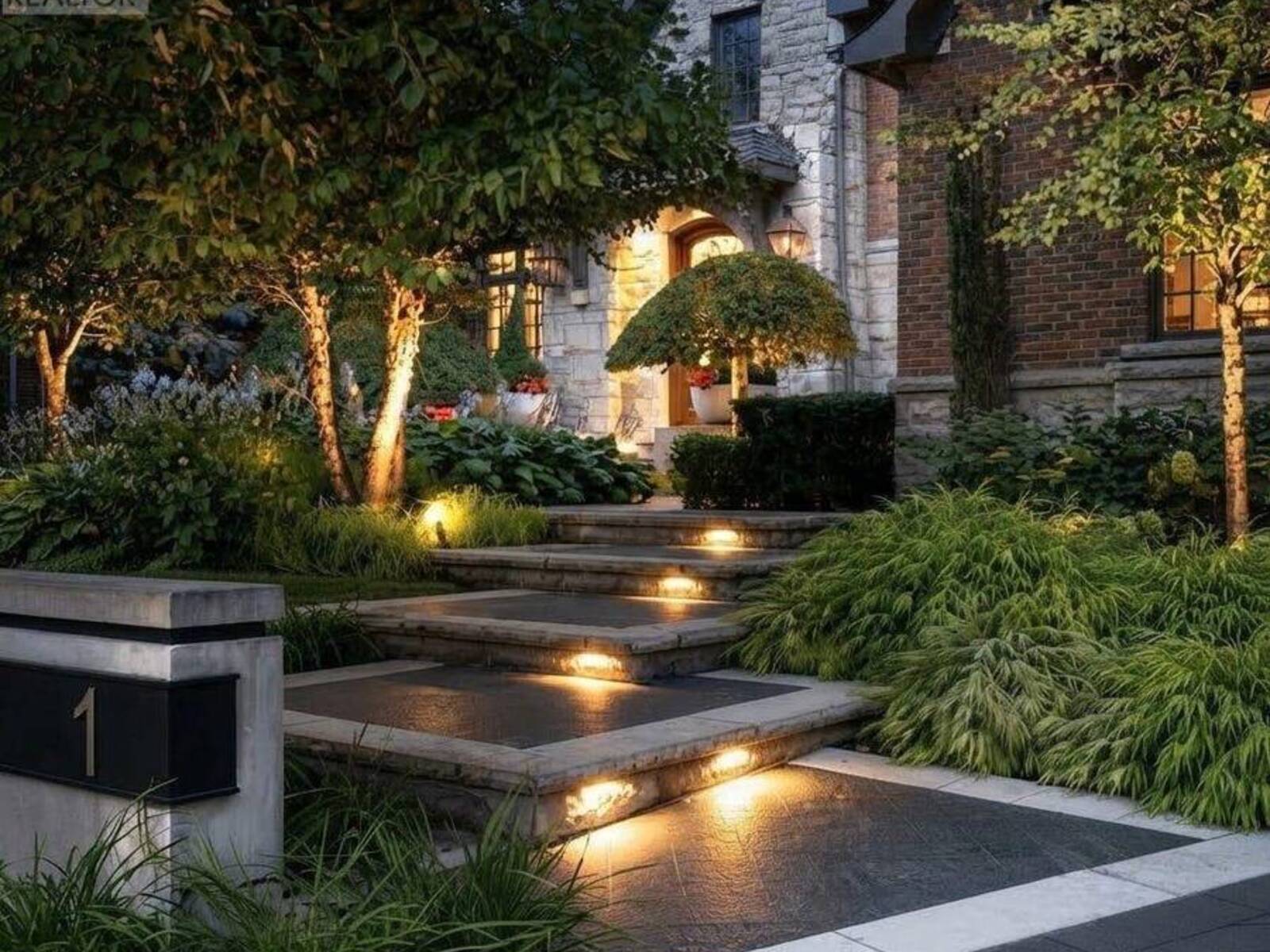 1 OAKLEY PLACE, Toronto, Ontario M2P 2G3