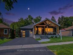 17 BOWMAN AVENUE Barrie Ontario, L4M 1V1