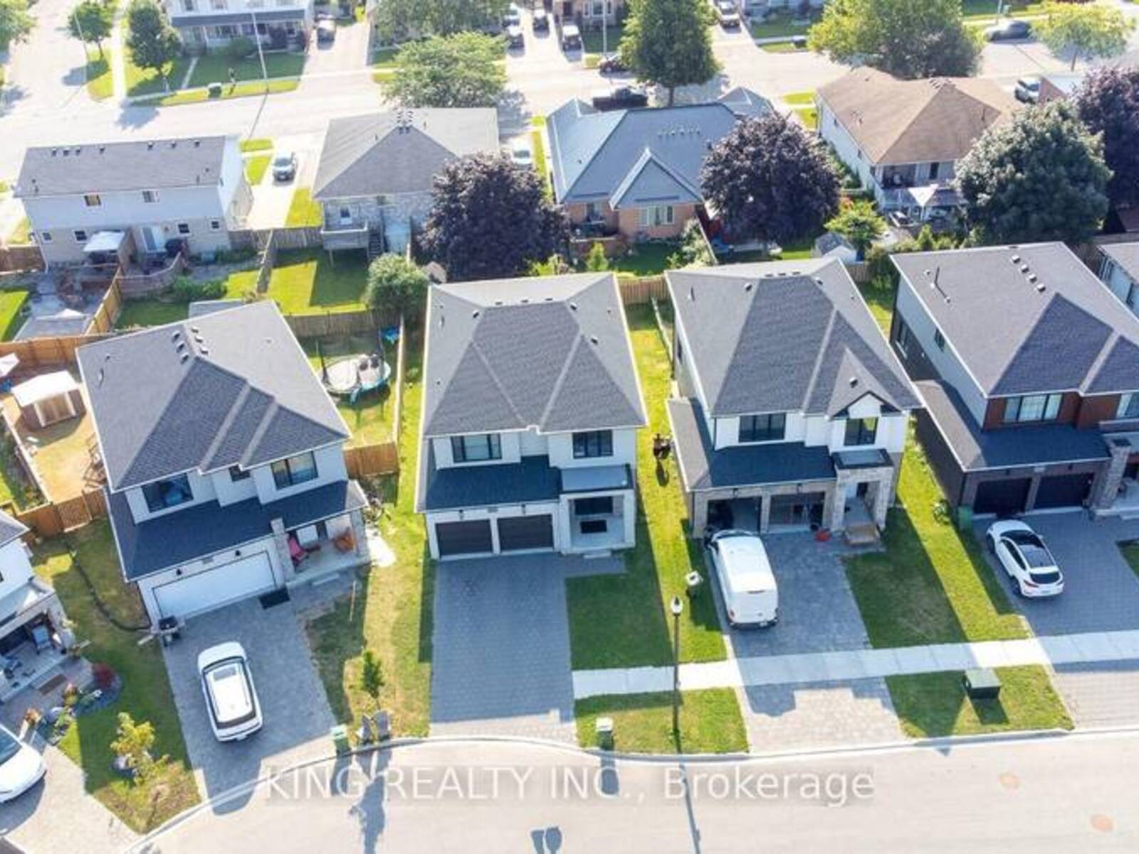 24 WELCH COURT, St. Thomas, Ontario N5R 0M1
