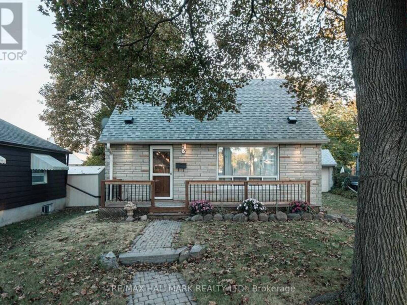 28 FINSBURY CRESCENT, Toronto, Ontario M8W 2H7