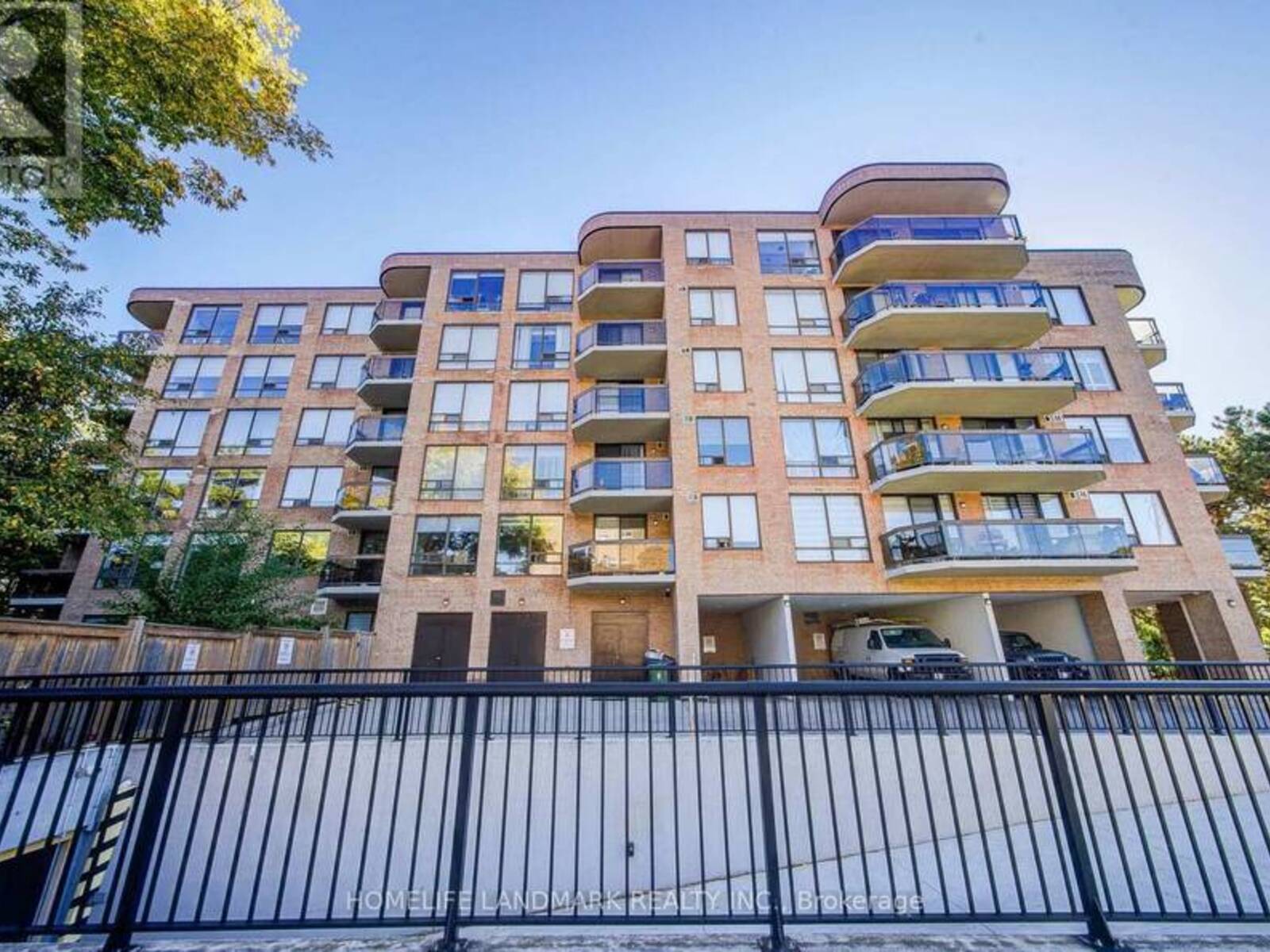 301 - 96 FIFESHIRE ROAD, Toronto, Ontario M2L 2X9