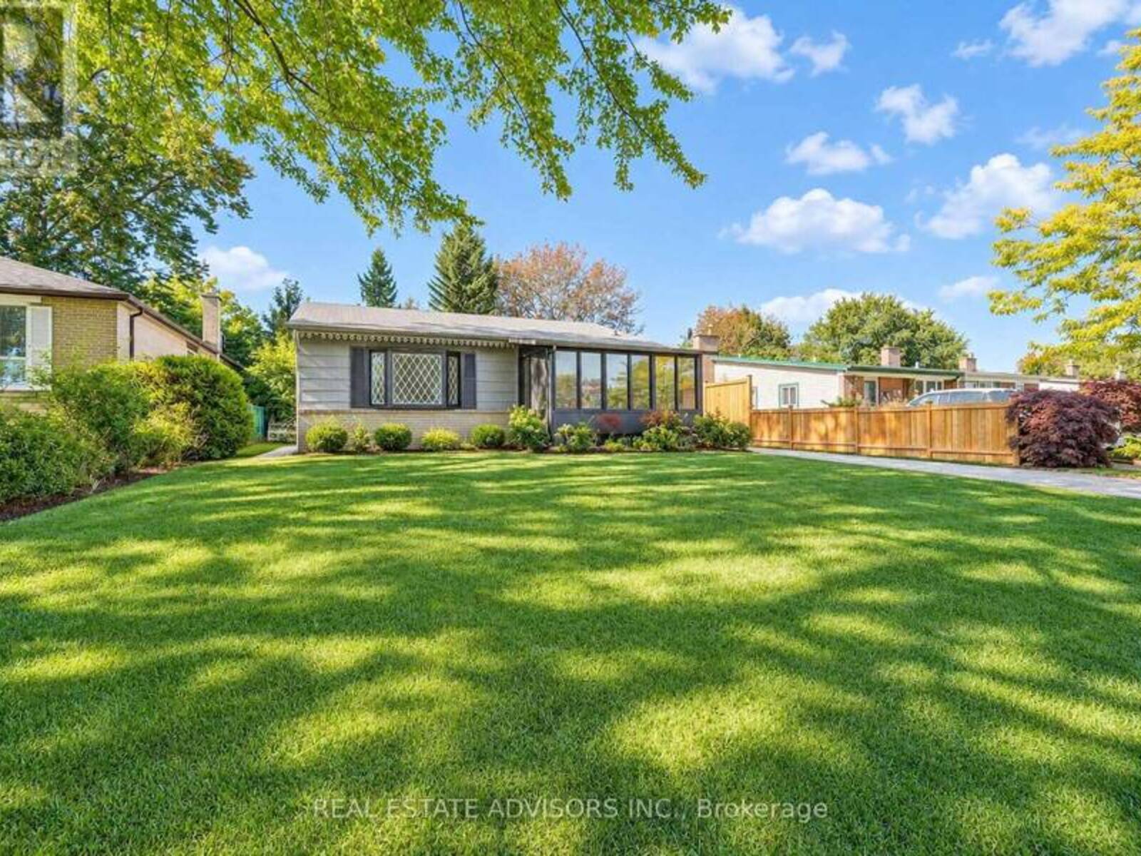 712 ANNLAND STREET, Pickering, Ontario L1W 1B4
