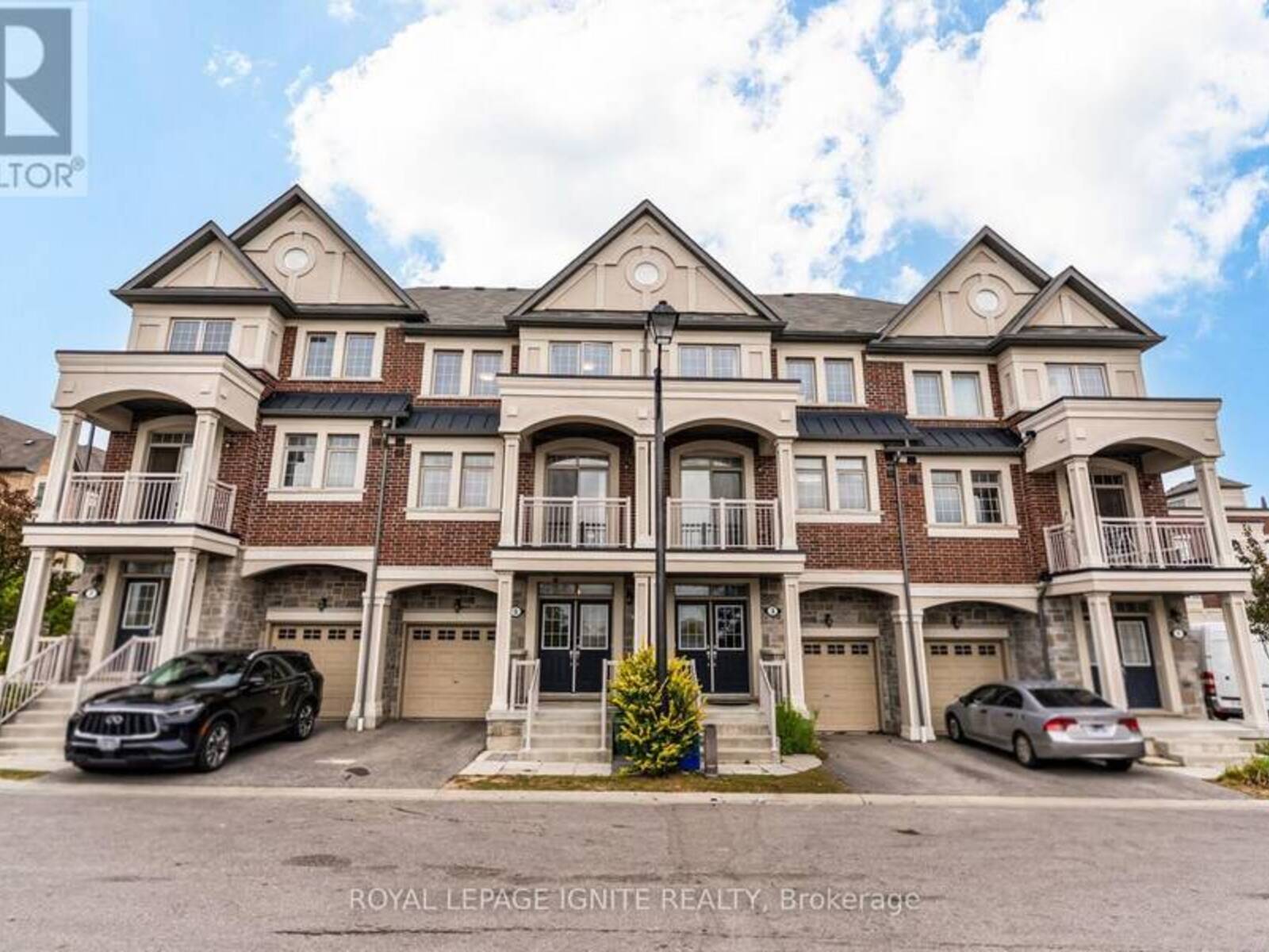 5 SLEEKY LANE, Ajax, Ontario L1T 0P4